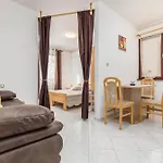Mediterraneo Valbandon Apartment *