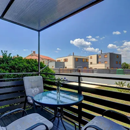 Apartament Lovely In Valbandon
