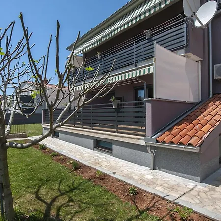 Apartament Lovely In Valbandon *