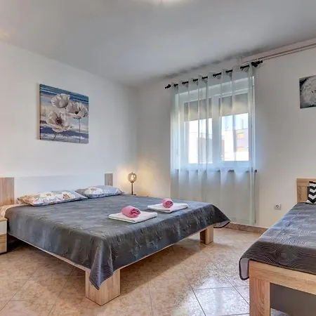 Mediterraneo Valbandon 아파트 파자나