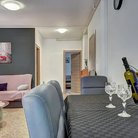 Apartament Lovely In Valbandon *