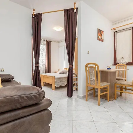 Lovely In Valbandon Apartament *